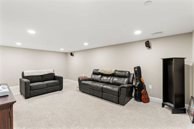 71 Haverhill Road, Salem, NH 03079