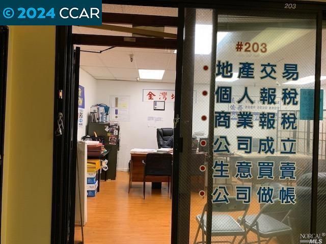 324 10th Street, unit 202, Oakland, CA 94607