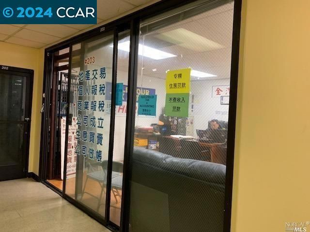 324 10th Street, unit 202, Oakland, CA 94607