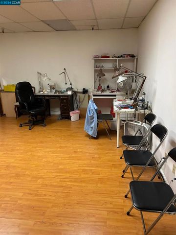 324 10th Street, unit 202, Oakland, CA 94607