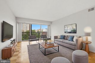 1300 ARMY NAVY DR #815, Arlington, VA 22202