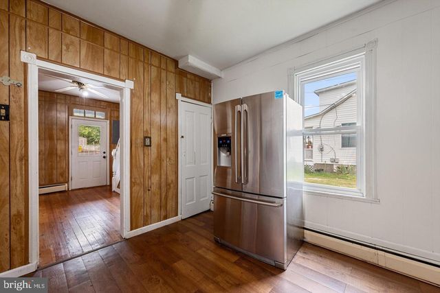 309 N LAWRENCE ST, Charles Town, WV 25414
