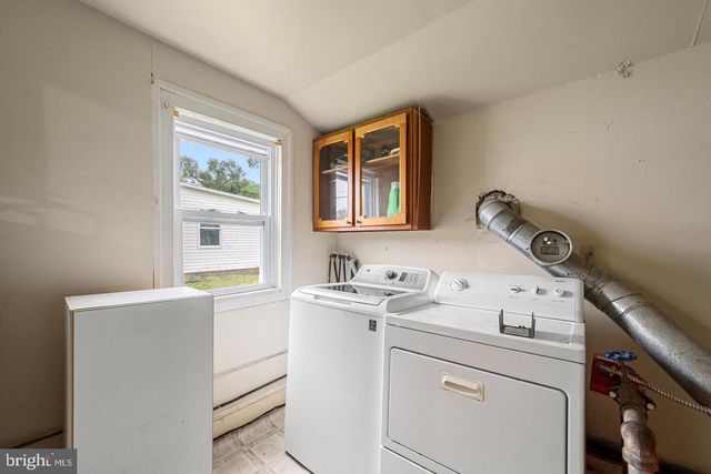 309 N LAWRENCE ST, Charles Town, WV 25414