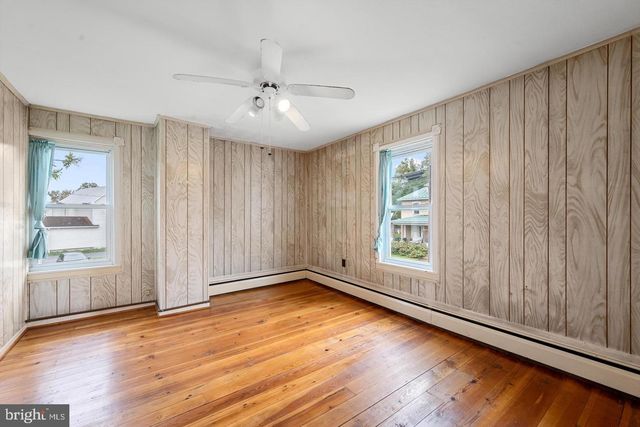 309 N LAWRENCE ST, Charles Town, WV 25414