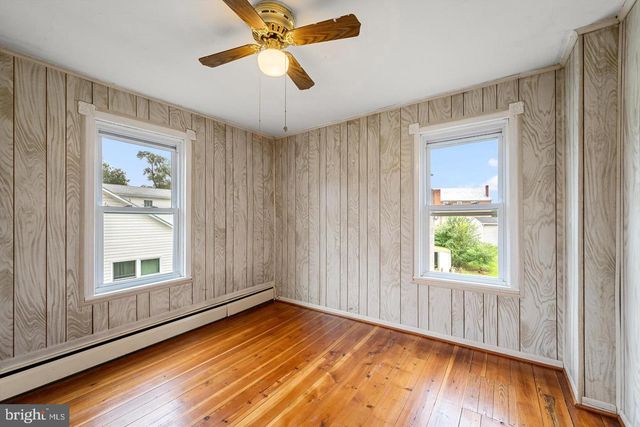309 N LAWRENCE ST, Charles Town, WV 25414