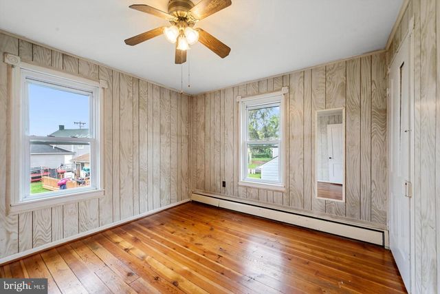 309 N LAWRENCE ST, Charles Town, WV 25414