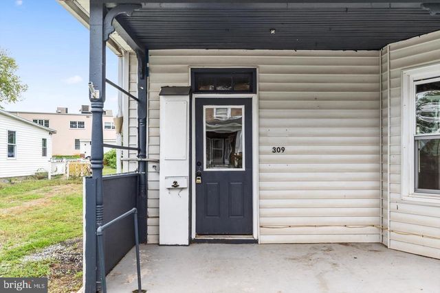 309 N LAWRENCE ST, Charles Town, WV 25414