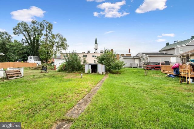 309 N LAWRENCE ST, Charles Town, WV 25414