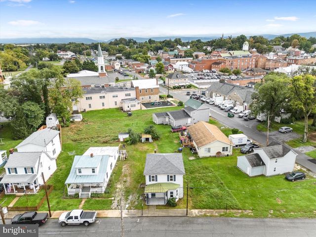 309 N LAWRENCE ST, Charles Town, WV 25414