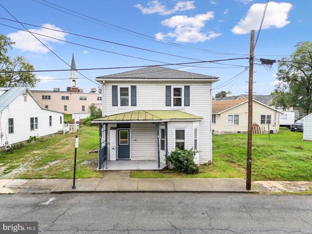 309 N LAWRENCE ST, Charles Town, WV 25414