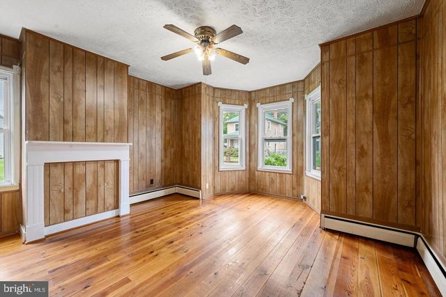 309 N LAWRENCE ST, Charles Town, WV 25414