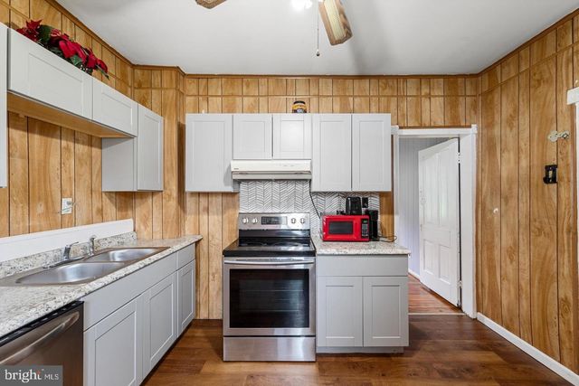 309 N LAWRENCE ST, Charles Town, WV 25414
