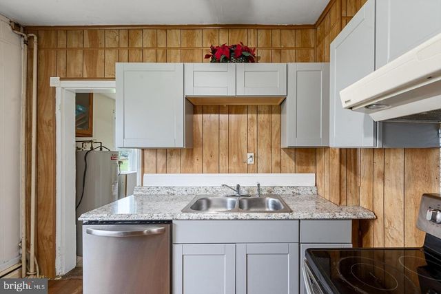309 N LAWRENCE ST, Charles Town, WV 25414