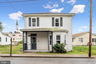 309 N LAWRENCE ST, Charles Town, WV 25414