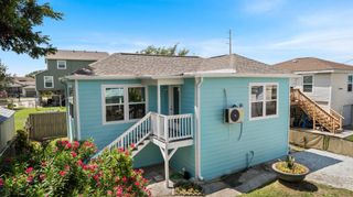 2023 1/2 Hollywood Avenue, Galveston, TX 77551