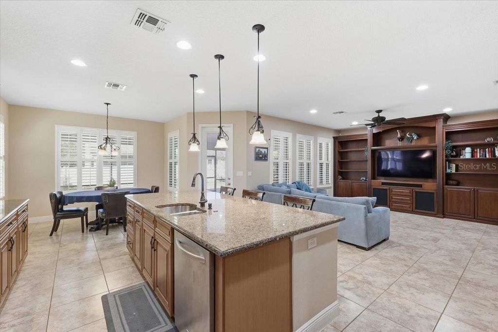 Image 15 of property listing at 8723 CHILTON DRIVE, Orlando, FL 32836