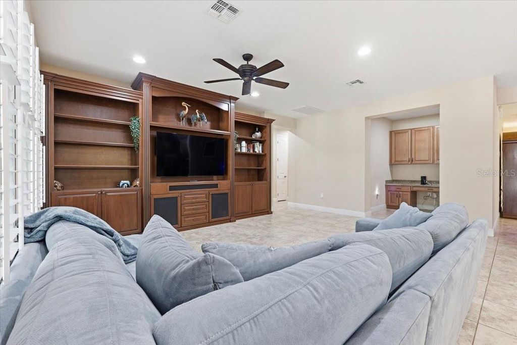 Image 9 of property listing at 8723 CHILTON DRIVE, Orlando, FL 32836