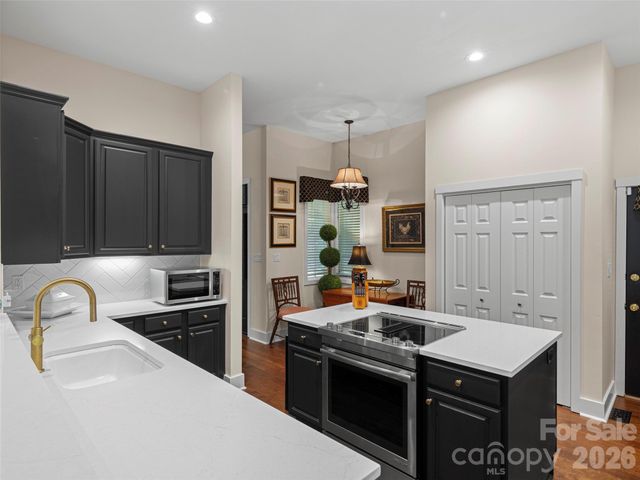 108 Little Cherokee Ridge, Hendersonville, NC 28739