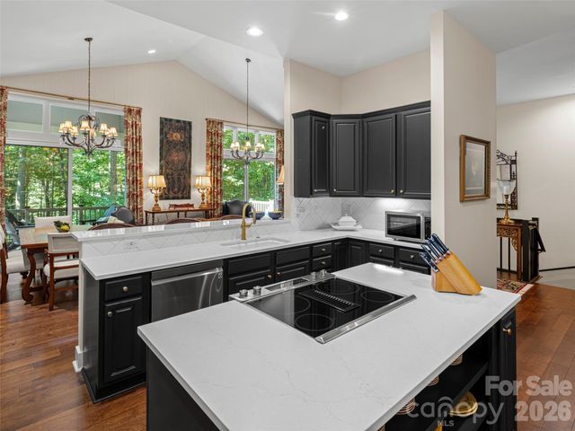 108 Little Cherokee Ridge, Hendersonville, NC 28739