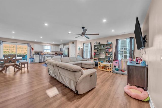 730 Cottage Dr, Columbia, TN 38401