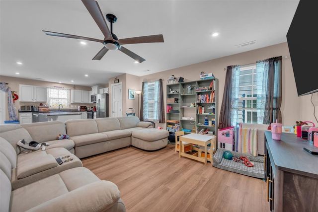 730 Cottage Dr, Columbia, TN 38401