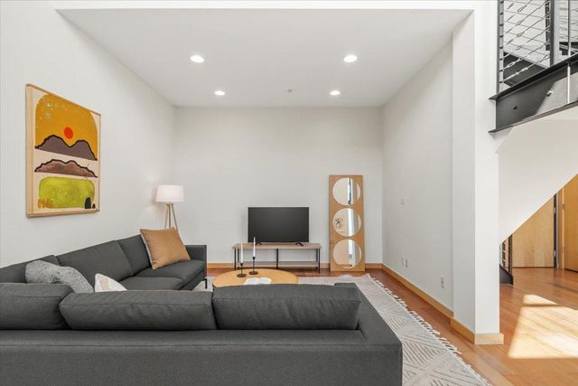 9 W Franklin Avenue 314, Minneapolis, MN 55404