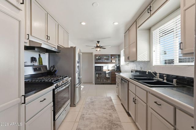 3014 E WHITTON Avenue, Phoenix, AZ 85016