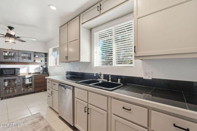 3014 E WHITTON Avenue, Phoenix, AZ 85016