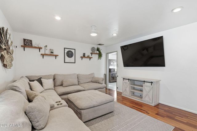 3014 E WHITTON Avenue, Phoenix, AZ 85016