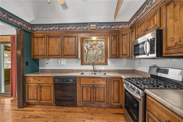 917 NW Valley Lane, Riverside, MO 64150