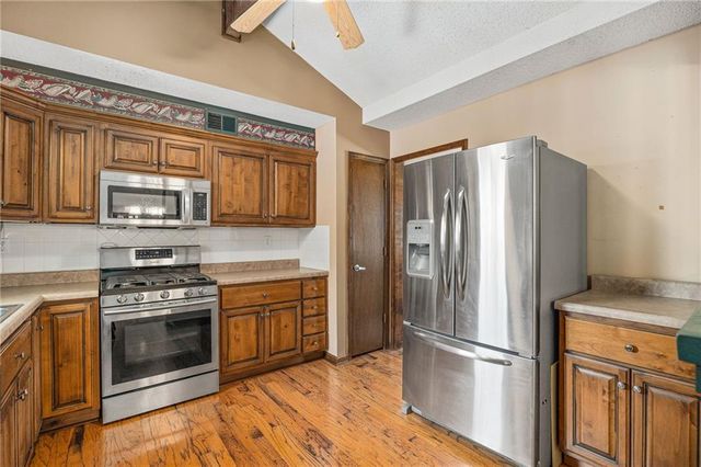 917 NW Valley Lane, Riverside, MO 64150