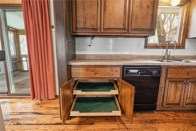 917 NW Valley Lane, Riverside, MO 64150