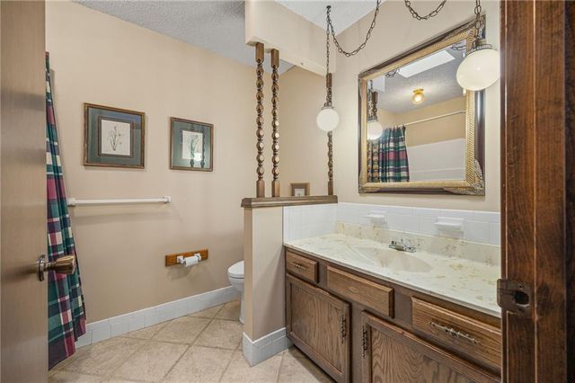 917 NW Valley Lane, Riverside, MO 64150