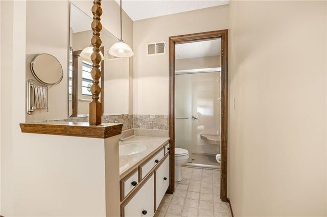 917 NW Valley Lane, Riverside, MO 64150