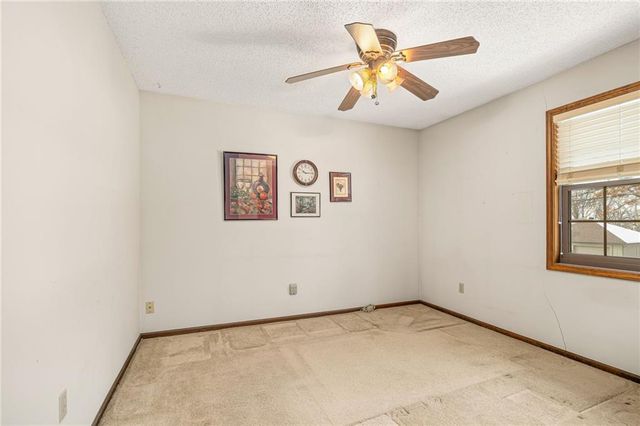 917 NW Valley Lane, Riverside, MO 64150