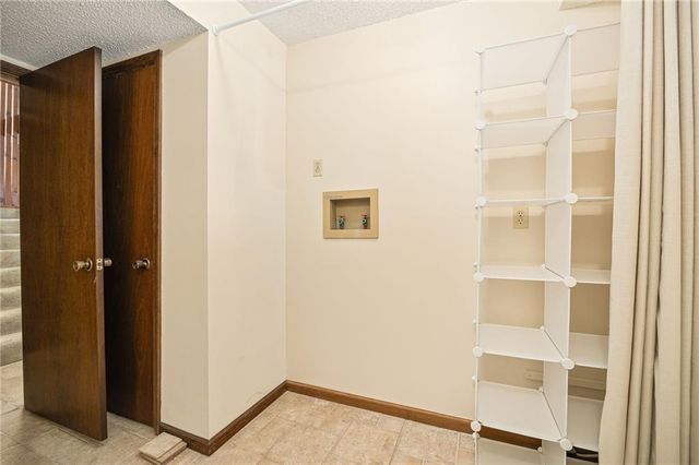 917 NW Valley Lane, Riverside, MO 64150