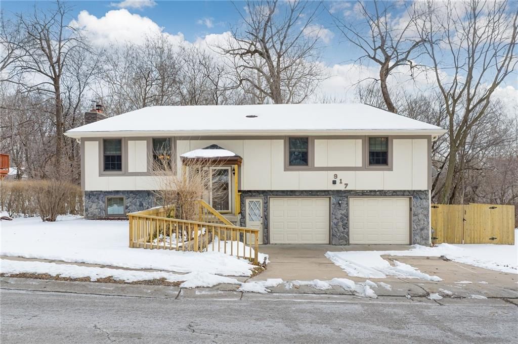 917 NW Valley Lane, Riverside, MO 64150