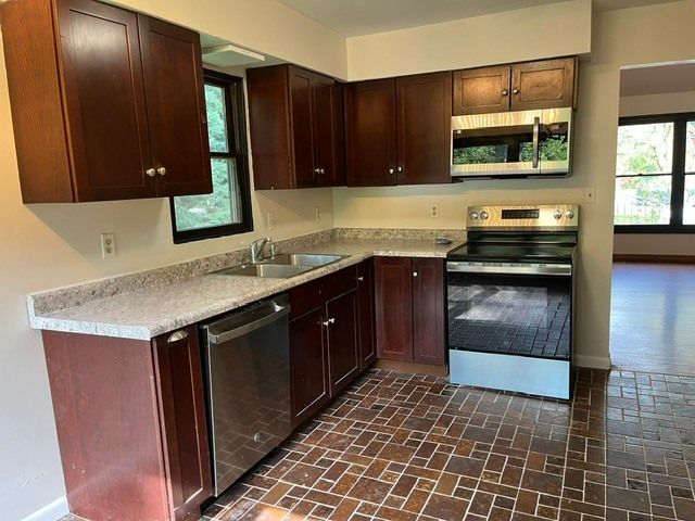 595 S River Street, Batavia, IL 60510