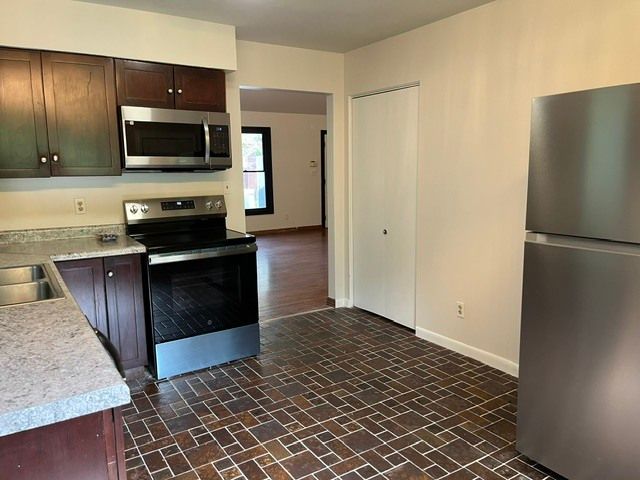 595 S River Street, Batavia, IL 60510