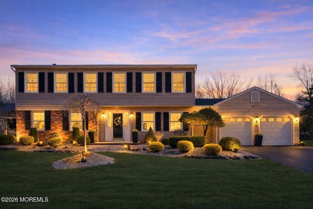 27 Heron Drive, Marlboro, NJ 07746