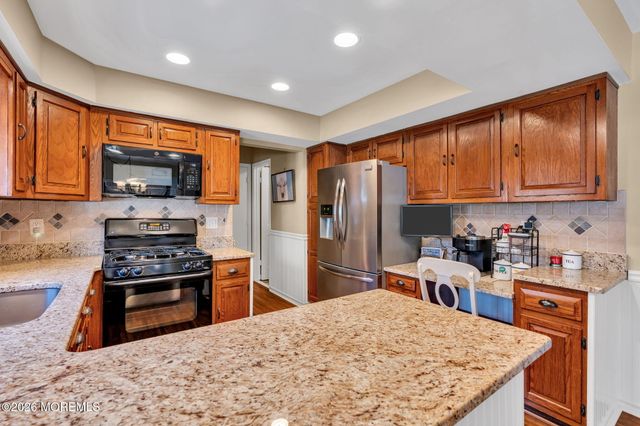 27 Heron Drive, Marlboro, NJ 07746