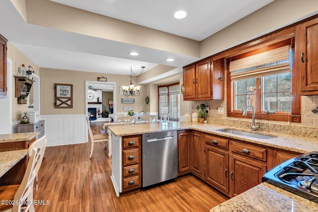 27 Heron Drive, Marlboro, NJ 07746