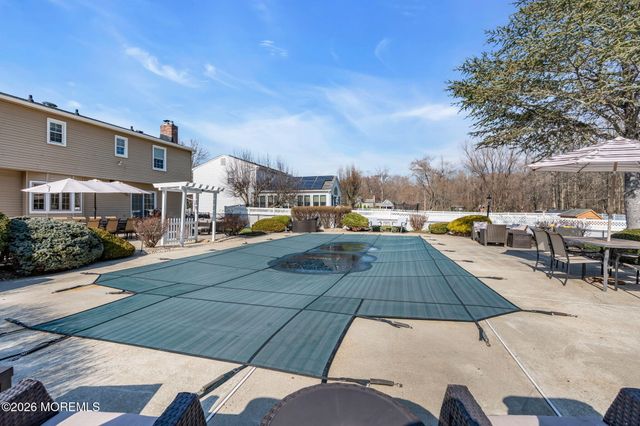 27 Heron Drive, Marlboro, NJ 07746