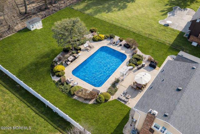 27 Heron Drive, Marlboro, NJ 07746
