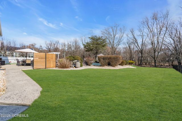 27 Heron Drive, Marlboro, NJ 07746