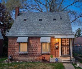 19313 Winthrop Street, Detroit, MI 48235