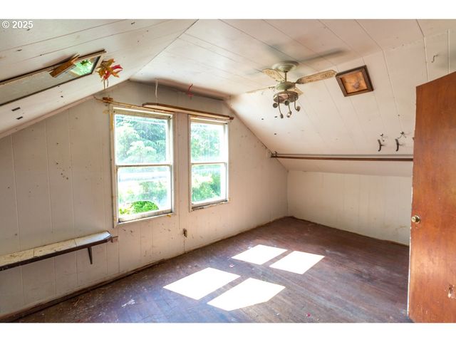 1668 9TH St, Astoria, OR 97103