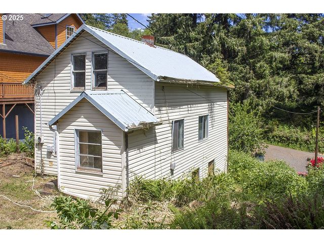 1668 9TH St, Astoria, OR 97103