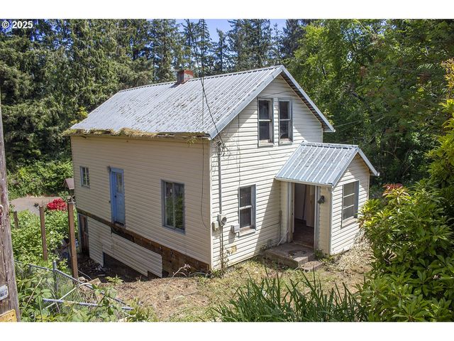 1668 9TH St, Astoria, OR 97103