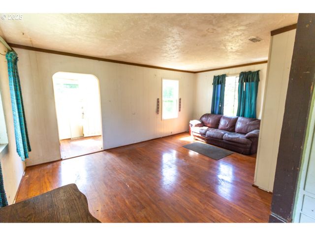 1668 9TH St, Astoria, OR 97103